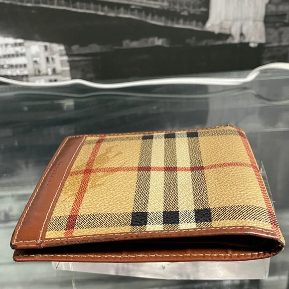Authentic Classic Burberry Bifold Wallet - Picture 12 of 15